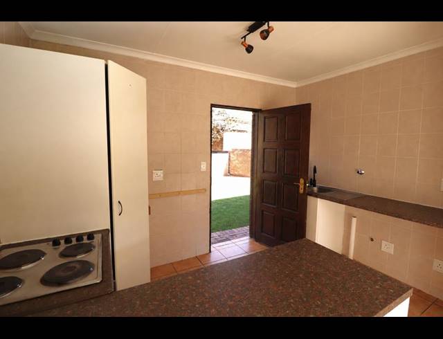 2 BEDROOM PROPERTY TO RENT IN WILGEHEUWEL